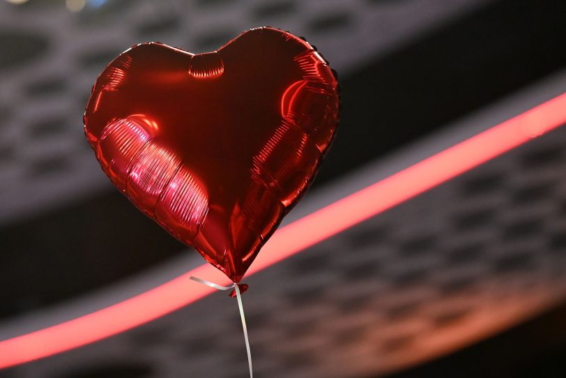 Da die Prunksitzung auf Valentinstag fiel, war das Kulturzentrum mit Herzen dekoriert.