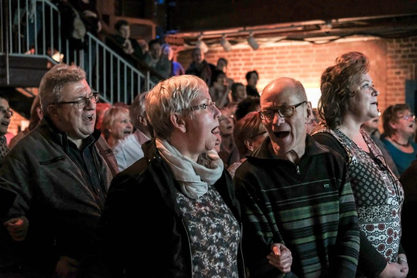 Singen für alle: 38. Rudelsingen und gleichzeitig 2. Herner Benefiz-Rudelsingen in den Flottmannhallen.