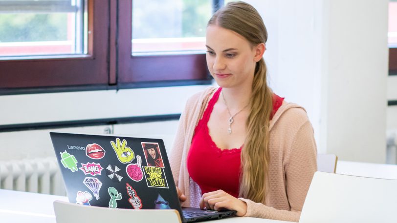 Botschafterin Sarah Lichter von der Hochschule Bochum freut sich auf die Online-Sprechstunde.