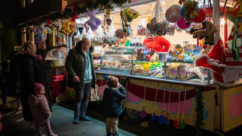 Der traditionelle Mond-Weihnachtsmarkt der Mondritterschaft Wanne-Eickel am Heimatmuseum im Dezember 2024.