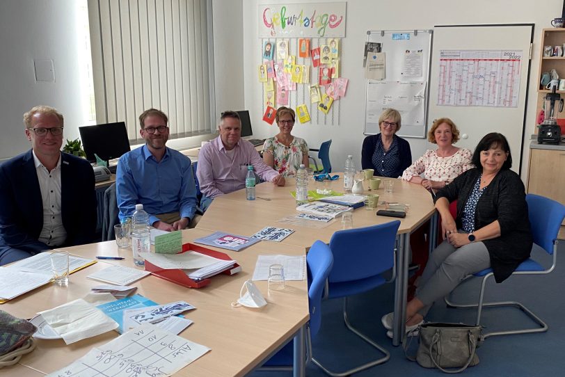 Grundschule Kunterbunt: v.l. Hendrik Bollmann, Dennis Neumann, Frank Michalowski, Claudia Huhmann-Rohkämper, Monika Müller, Manuela Lukas, Birgit Klemczak.