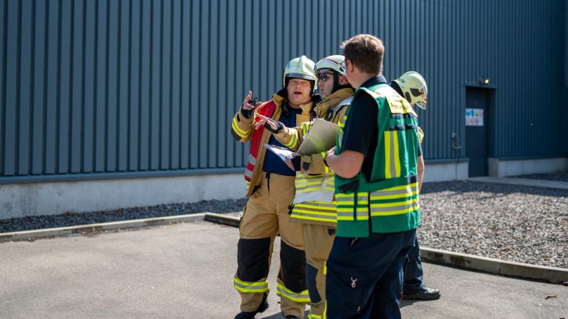 Die Feuerwehr Herne übte mit verschiedenen Organisationen sowie Medizinstudenten des Marien Hospital Herne den Ernstfall. Simuliert wurden eine Explosion am Steag-Kraftwerk sowie zwei Verkehrsunfälle mit zahlreichen "Verletzten".