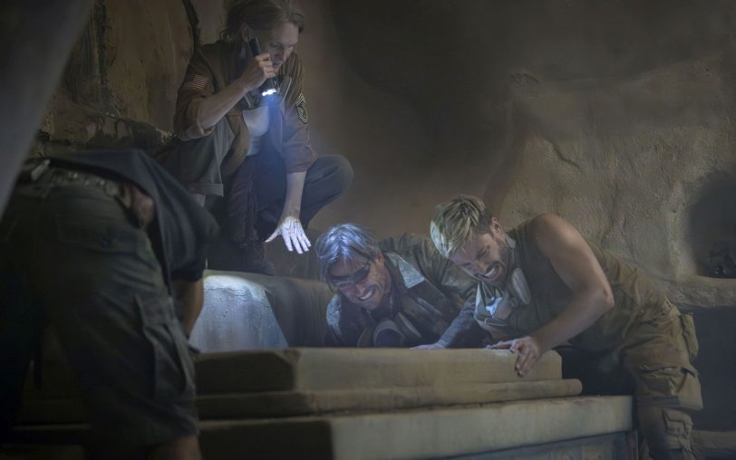 Auf Schatzsuche im Heiligtum der Insel (v.l.): Juan (Pascal Buchsbaum), Dr. Maria Svenson (Katja Lechthaler), Professor Phoenix (Andreas Pietschmann) und sein Assistent Olin (Jannik Schümann).