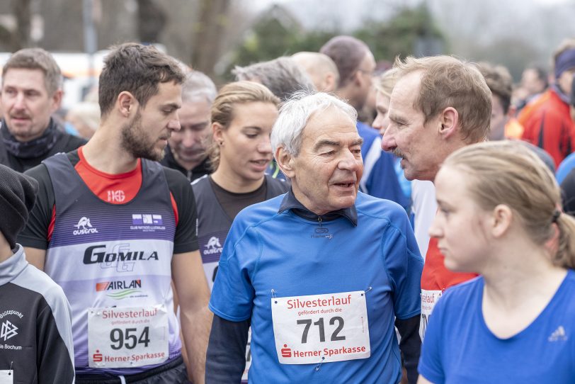 Der 41. Herner Silvesterlauf im Gysenberg: Willi Sontowski (81) vom Baukauer TC. Er startetet über die 10 km und lief eine Zeit von 0:59:53,8.