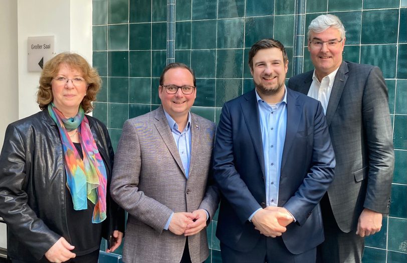 Freuen sich über das Ergebnis: Bettina Szelag, Thomas Kufen, Christoph Bußmann und Markus Schlüter.
