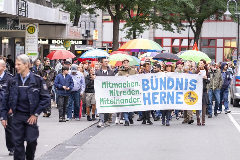 Protestzug des Bündnis auf der Bebelstraße.