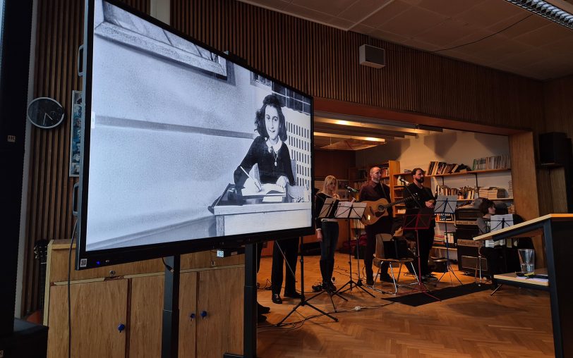 Die Lehrerband vom Gymnasium sorgte für Musik.