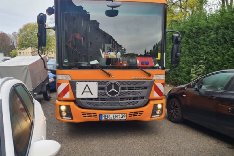 Zufahrtprobleme: Entsorgung Herne wünscht sich mehr vorausschauendes Parken von Autofahrern.