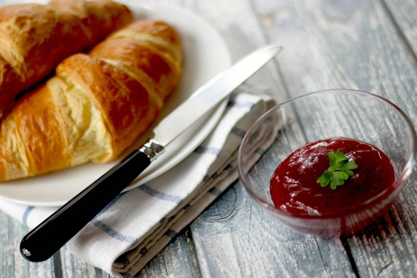 Zum Familienfrühstück lädt das Familienbüro der Stadt monatlich an drei unterschiedlichen Standorten mit verschiedenen Themen ein (Symbolbild).