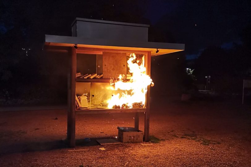 Philipp Kubsch von der Jungen Union Herne sah den Bücherschrank brennen und alarmierte die Feuerwehr.