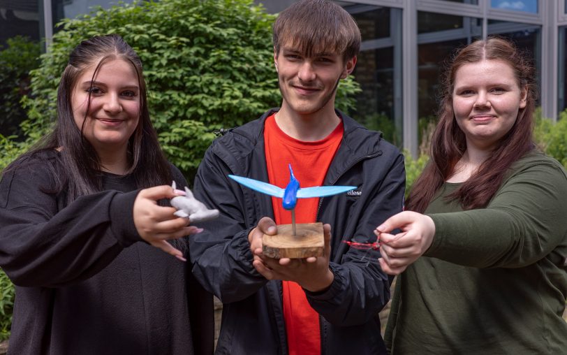 Drei der jungen Künstler: v.li. Francesca, Angelino und Hanna.