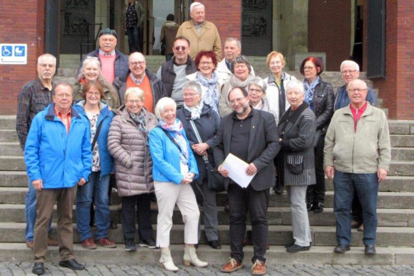Mitglieder der Kolpingsfamilie vor dem Bergbaumuseum.