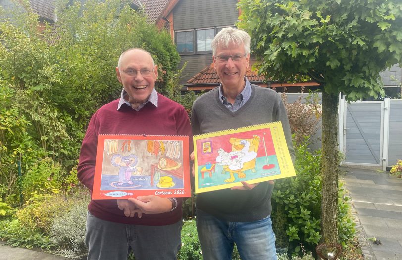 Zwei langjährige Freunde aus Wanne-Eickel: Das DOUBLE-WAN-Duo Dietmar Zywek (links) und Volker Hilbt mit ihrem neuen Cartoon-Kalender.