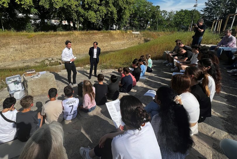 Unterricht einmal anders: Das Blaue Klassenzimmer am Ostbach macht es möglich.