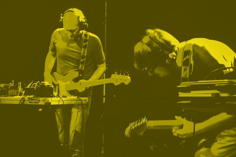 Jan Quednau und Fabian Chmielewski - die Dortmunder Band Stringmodulator begleiten den den Stummfilm Die Pest in Florenz und produzieren sämtliche Klänge auf ihren zehn Saiten selbst, um sie daraufhin live zu verändern.