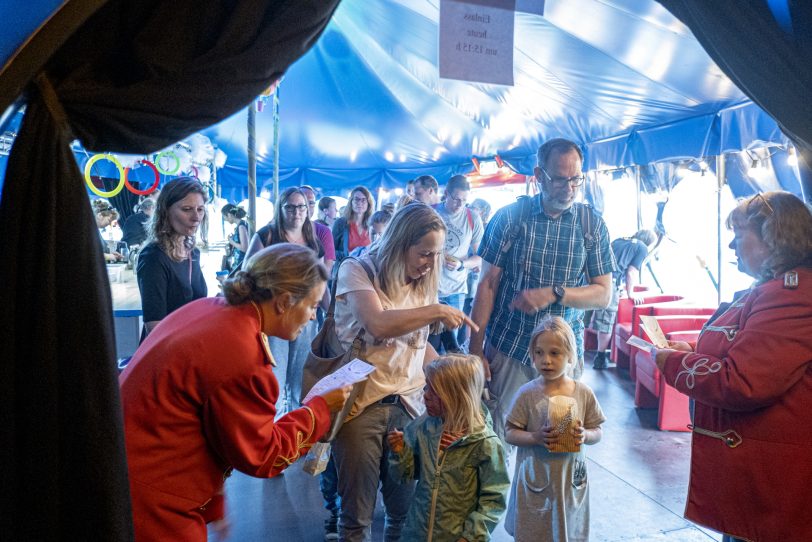 „Kuriosum“: Nachmittagsvorstellung beim Familiencircus Schnick-Schnack in Herne (NW), am Donnerstag (20.06.2019).