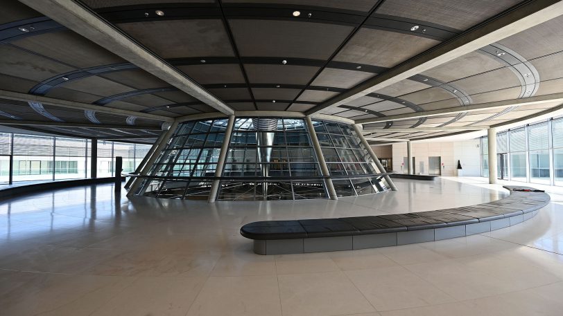 hallo-Fotograf Heinz-Jürgen Bourichter wurde durch das Paul-Löbe-Haus, das Marie-Elisabeth Lüders Haus und den Reichstag in Berlin geführt. Allabendlich beginnt mit Einsetzen der Dunkelheit eine Film-, Licht- und Tonprojektion mit dem Titel „Dem deutschen Volke — Eine parlamentarische Spurensuche. Vom Reichstag zum Bundestag“.