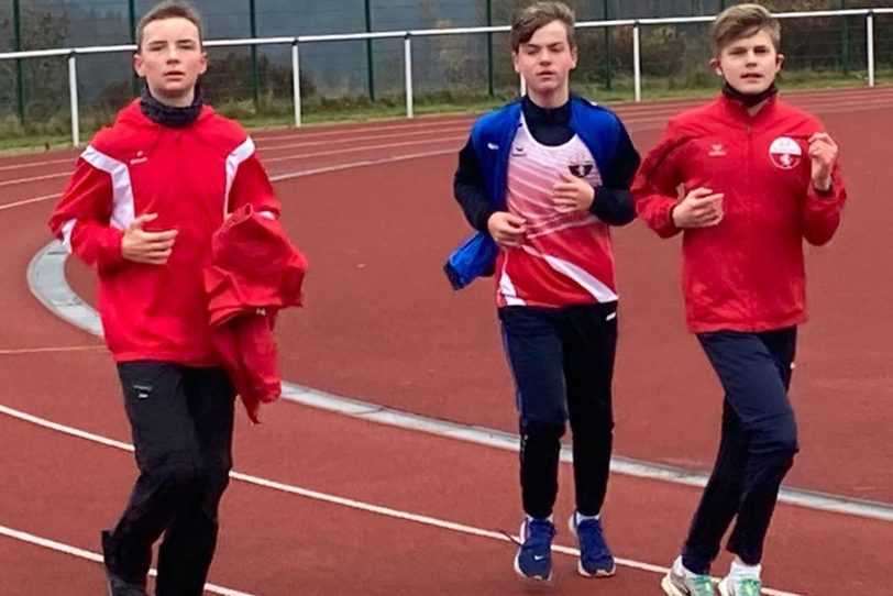 Westfälischen Cross-Meisterschaften in Breckerfeld: Finn Schüller, Nicolas Ucka und Lasse Kellner.