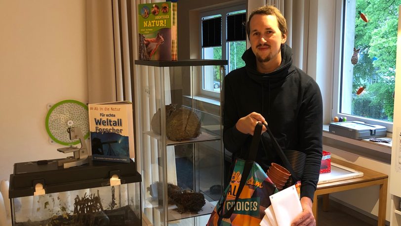 Machte den Forschertag der Kita Löwenherz den Kindern daheim möglich: Erzieher Simon Bergmann.