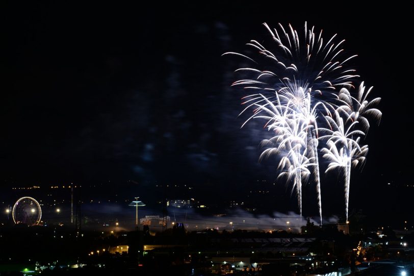 Feuerwerk auf'm Kanal mit Eröffnungsfeuerwerk der Cranger Kirmes, eine über 14 Jahre alte Tradition in Wanne-Eickel. (Archivbild)