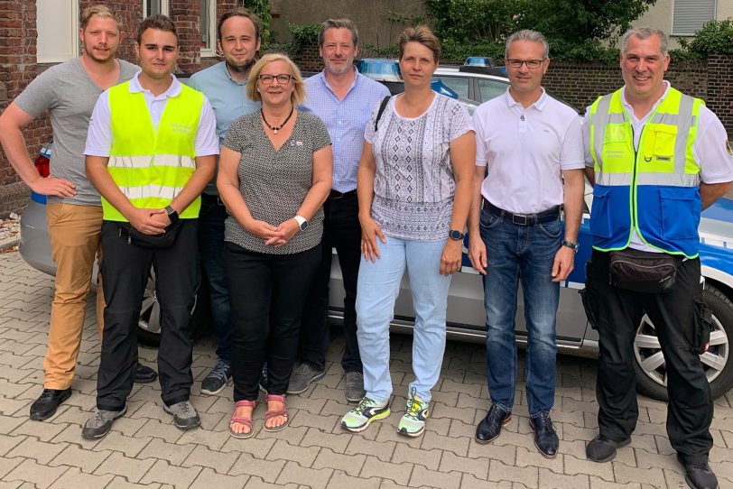 Andrea Oehler (4.v.l.) beim Kirmesrundgang