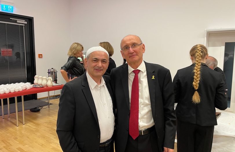 Sind gemeinsam bei der Verleihung der Dr.-Ruer-Medaille (v.l.): Tuncay Nazik, Vorstansmitglied islamische Gemeinde Röhlinghausen und Grigory Rabinovich (Vorstandsvorsitzender der Jüdischen Gemeinde Bochum-Herne-Hattingen).