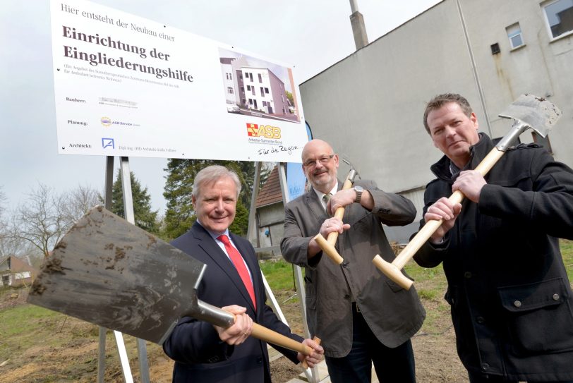 1. Spatenstich des ASB an der Roonstraße.