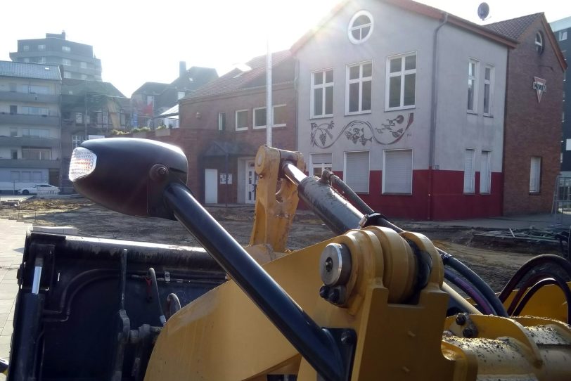 Am Gemeindehaus wird gebaut.
