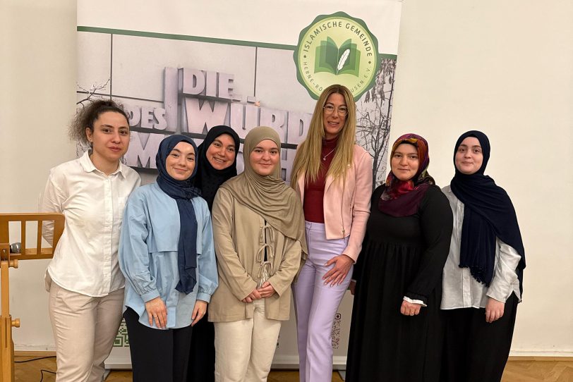 Gruppenfoto mit Sozialdezernentin Stephanie Jordan.
