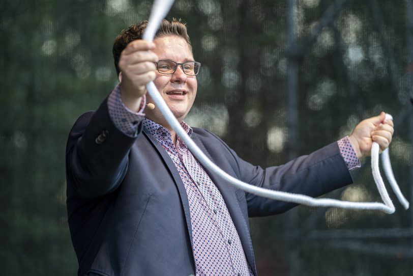 NachtSchnittchen beim Sommer Open-Air im Südpool an der Bergrstraße in Herne (NW), am Samstag (18.07.2020). Im Bild: Zauberer und Comedian Erasmus Stein.