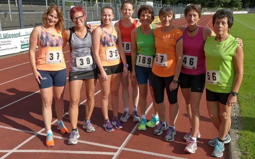 Start der 5000 m Bahn Frauen.