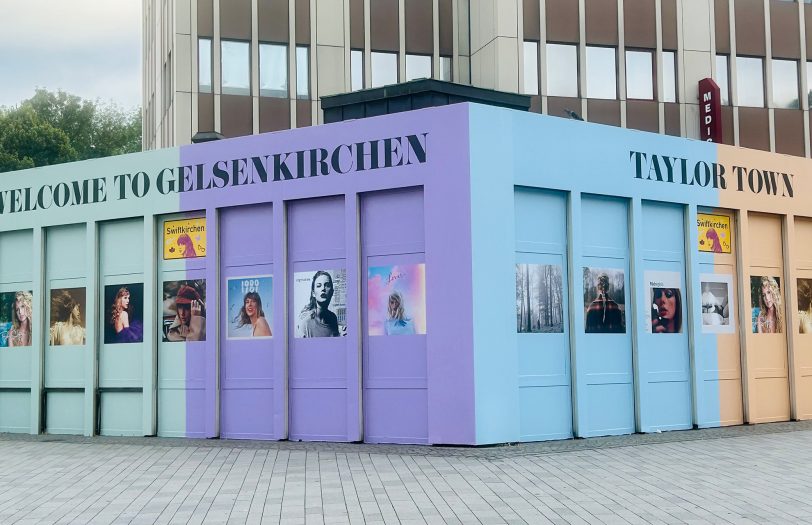 Für das Konzert von Taylor Swift verwandelt sich der Heinrich-König-Platz in Gelsenkirchen in Taylortown.