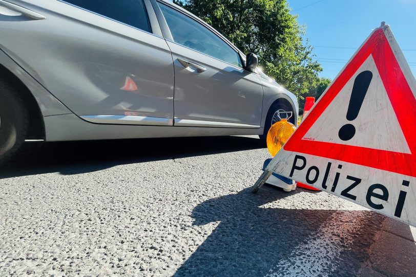 Polizei stoppt 20-Jährigen nach Chaos-Fahrt mit hohem Sachschaden