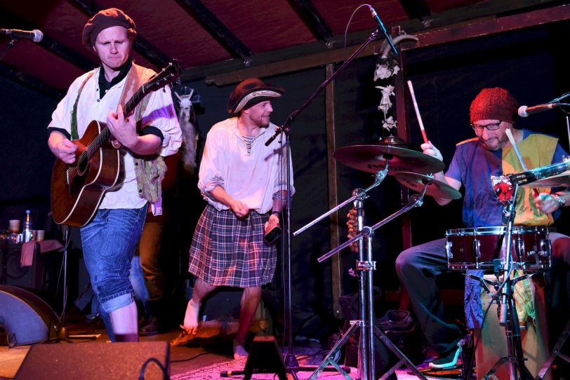 Die Band Hasenscheisse beim 10. Mittelaltermarkt