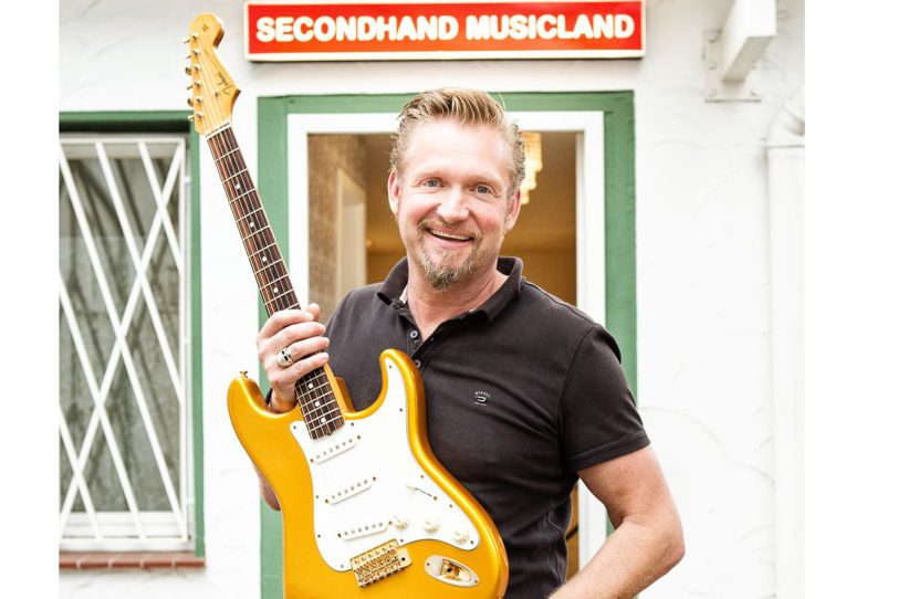 Dirk Gerlach vorm Secondhand Musicland.