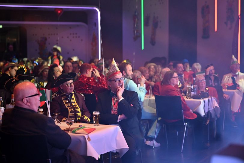 Auftritt des Bauchredners Klaus und Willi.