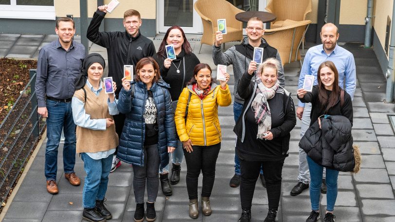 Erst Azubi, jetzt Pflegefachkraft: Der ASB Herne begrüßt acht neue Teammitglieder.