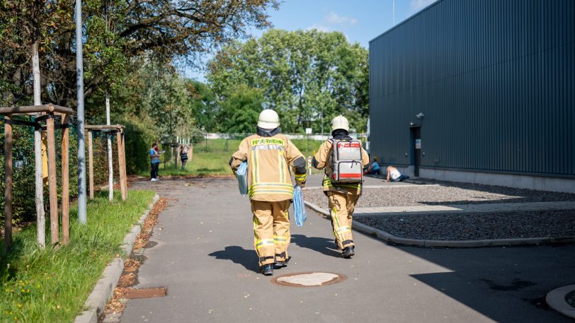 Die Feuerwehr Herne übte mit verschiedenen Organisationen sowie Medizinstudenten des Marien Hospital Herne den Ernstfall. Simuliert wurden eine Explosion am Steag-Kraftwerk sowie zwei Verkehrsunfälle mit zahlreichen "Verletzten".