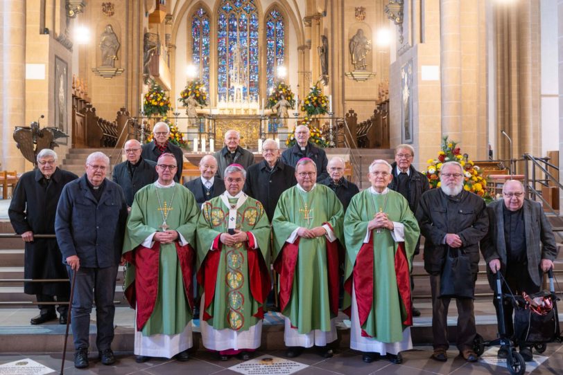 Tag der Priesterweihe-Jubilare im Erzbistum: Erzbischof Dr. Bentz und Weihbischof Holtkotte feiern im Oktober 2025 Dankgottesdienst mit Priestern der Weihejahrgänge 1955, 1960, 1965, 1970 und 1975.