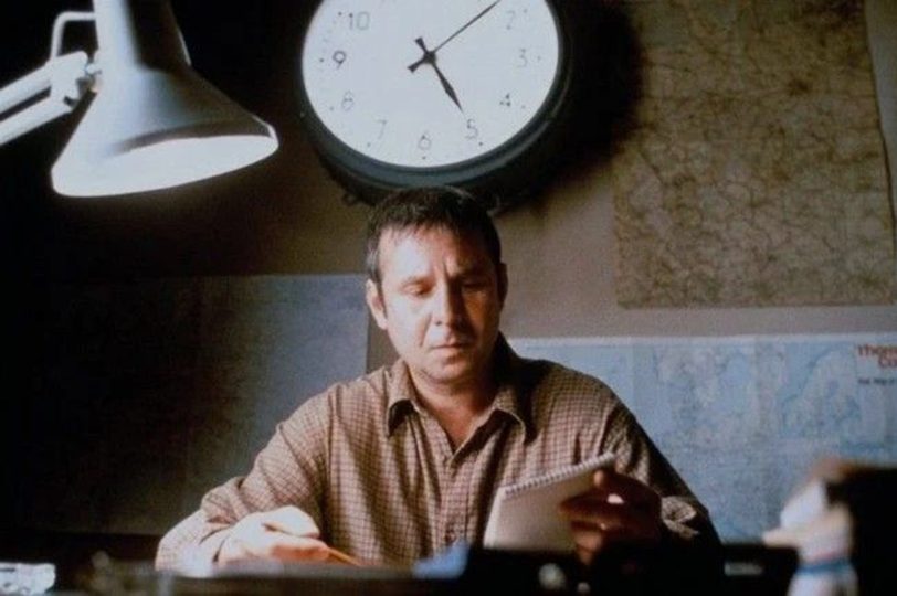 Hannes (Joachim Król) träumt von der großen weiten Welt und ist so zum Experten für Eisenbahn-Fahrpläne geworden. Jede freie Minute steckt er ins Kursbuch-Studium und rechnet sich daher Chancen bei einem Wettbewerb im hohen Norden aus.