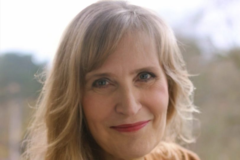 Die Autorin Eva Völler liest an Bord des Kulturschiffs