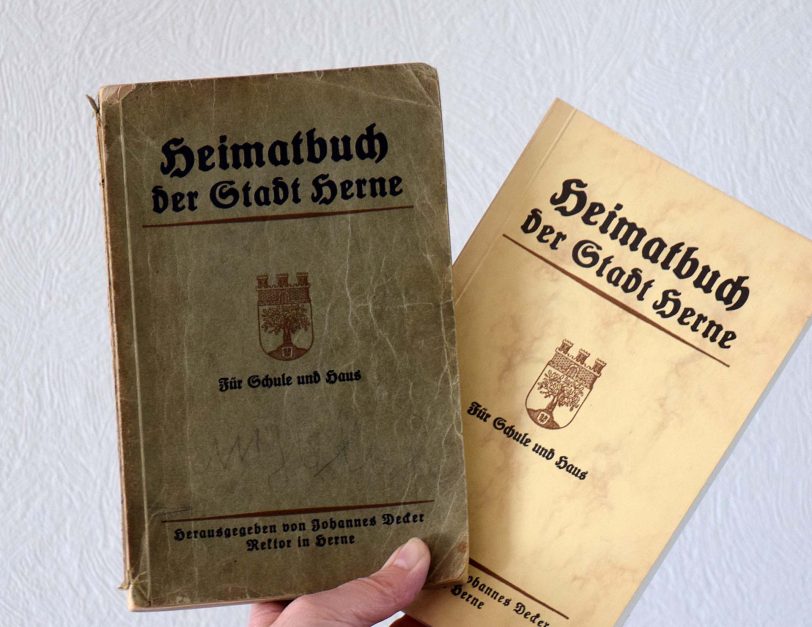 Die Original-Ausgabe des Heimatbuches der Stadt Herne von 1927 und der Nachdruck von 1980 - beides verlegt von Koethers und Röttsches.