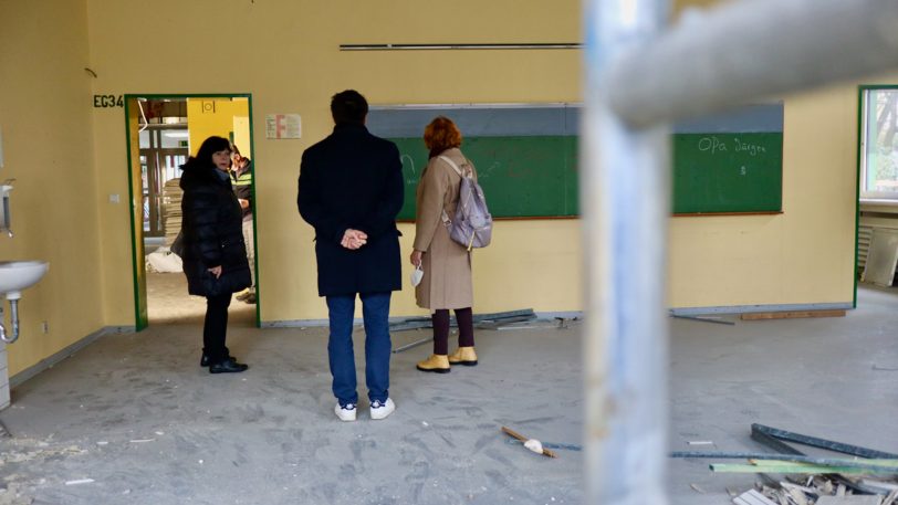In den Innenräumen der ehemaligen Grundschule Am Drögenkamp wird für die neue Quinoa-Schule gearbeitet.