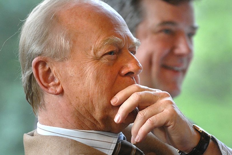 Gerd Pieper im Jahr 2008 bei einer Veranstaltung des DSC Wanne-Eickel im Mondplast von Wanne-Eickel. Im Hintergrund Torsten Biermann.