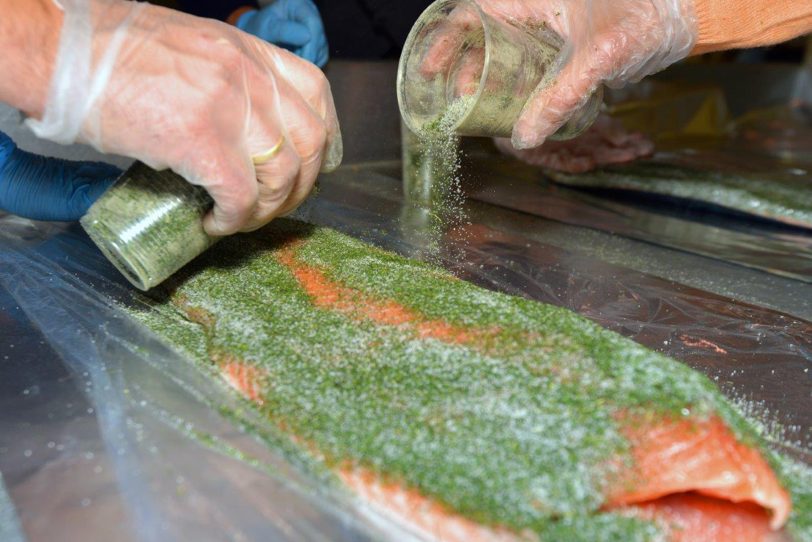 Lions-Clubs Wanne-Eickel bietet gebeizten Lachs zum Festtagsmenü an.