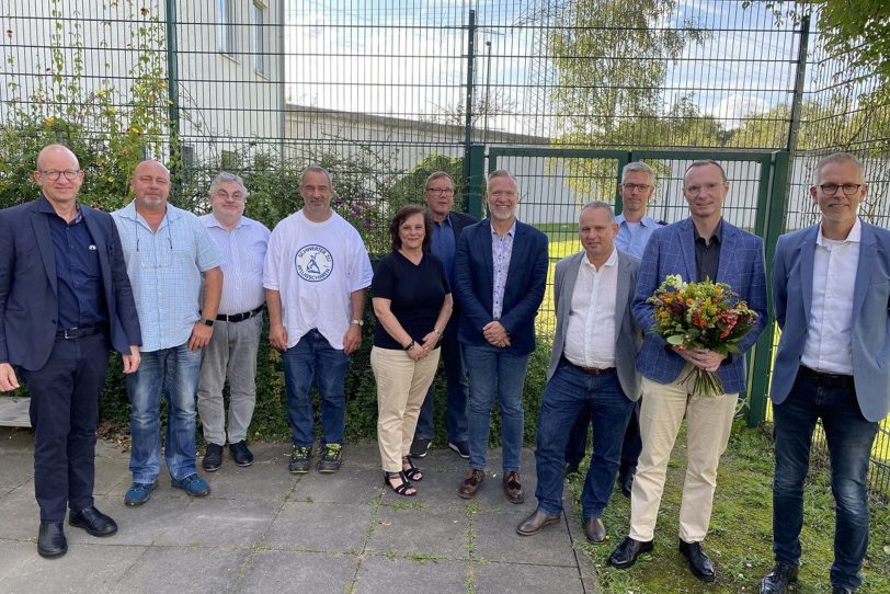 Den neuen Beiratsvorsitzenden Dr. Florian Ternes (2.v.r) begrüßten Prof. Dr. Boris Schiffer (r.), Axel Schröder und Thomas Job (4.u.5.v.r) von der Betriebleitung der Herner LWL-Maßregelvollzugsklinik gemeinsam mit den Beiratsmitgliedern und dem LWL-Maßregelvollzugsdezernenten Tilmann Hollweg (l.).