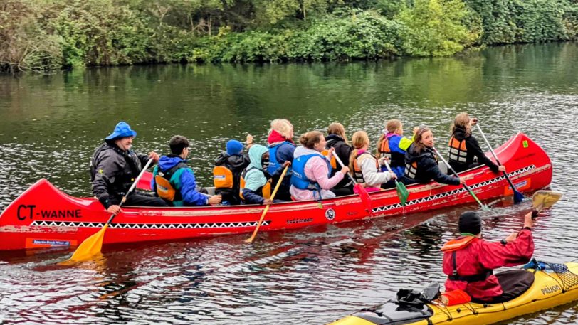 Die Schüler der Quinoa-Sekundarschule brachen zu einer Kanutour auf.