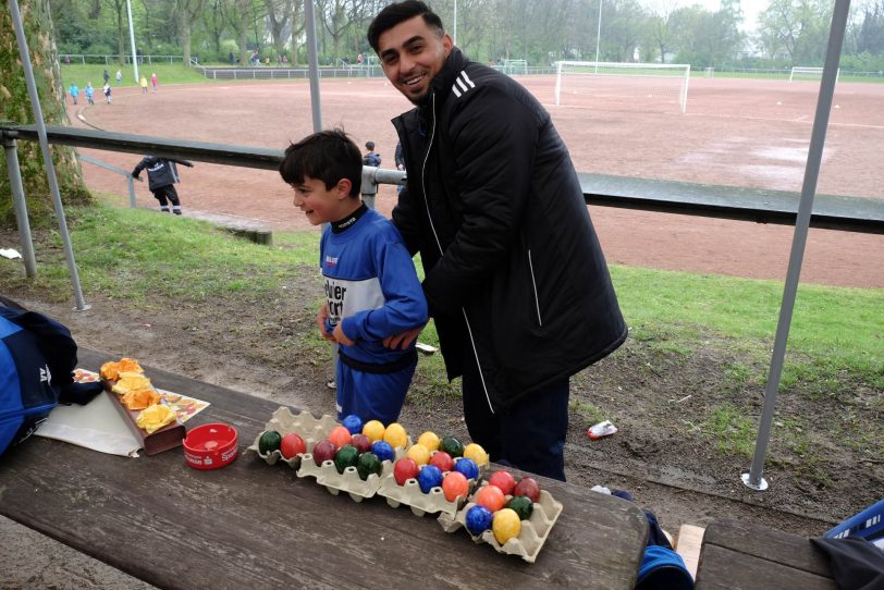 Ostereier-Suche im Horst-Stadion.