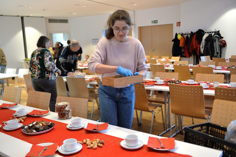 &amp;amp;amp;amp;amp;amp;amp;#039;Heiligabend nicht allein&amp;amp;amp;amp;amp;amp;amp;#039; 2025: Die Tische werden am Morgen gedeckt.