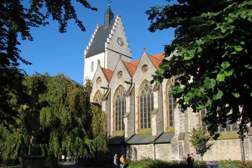 Aus der Pfarrkirche Mariae Geburt in Bad Laer (Bistum Osnabrück) wird der Gottesdienst am 9.10.2022 live übertragen.